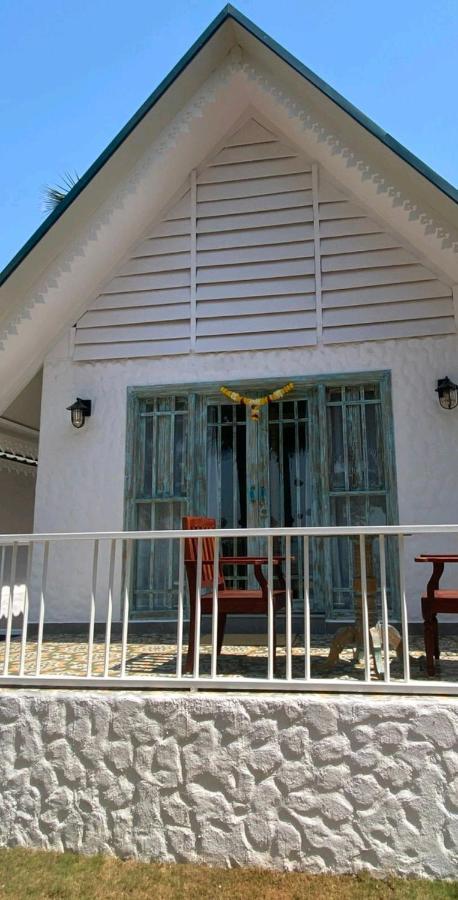 S2 Beach Cottages Morjim Exterior photo
