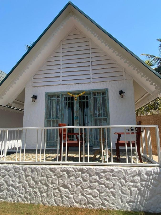 S2 Beach Cottages Morjim Exterior photo