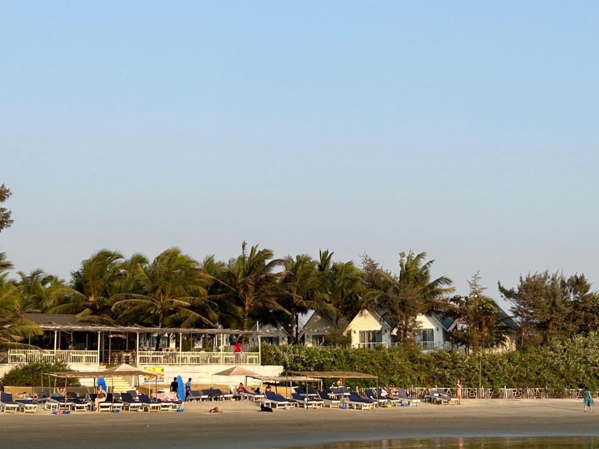 S2 Beach Cottages Morjim Exterior photo
